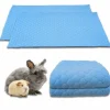 NEO SOLVO - Lot de 2 - tapis qui remplace la litière pour cochon d'inde et lapin - absorbant, imperméable, passe en machine 105 x 105 cm